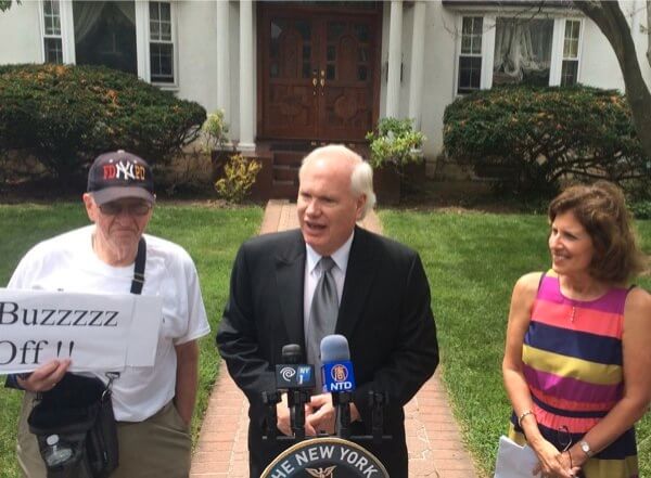 Avella joins residents’ protest against Airbnb listing