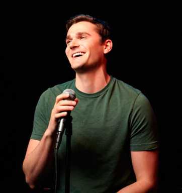 Catch a rising Astoria comic star