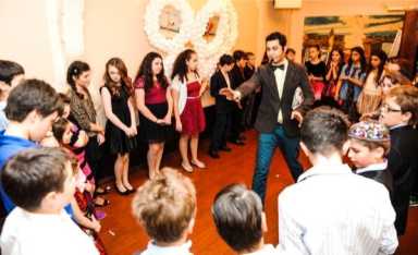 Teen Lounge closing disturbs Bukharian community