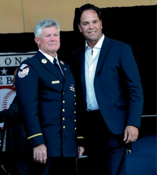 Mike Piazza gets his Hall-of-Fame moment
