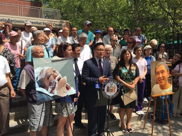 Flushing mourns death of elderly assault victim