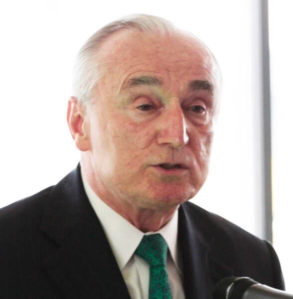 Bratton resigns as NYPD commissioner