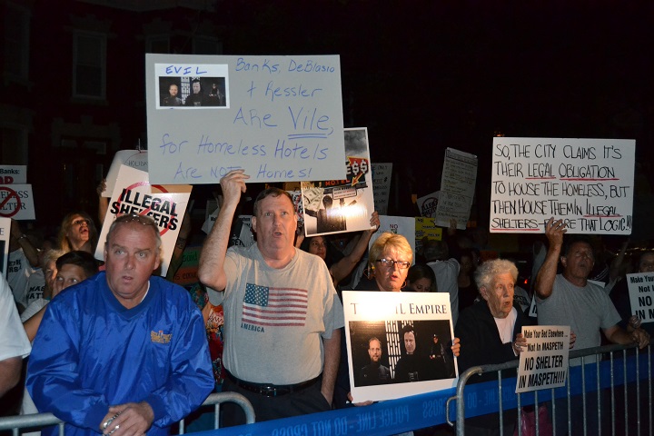 maspeth-protesters-helping-others-web