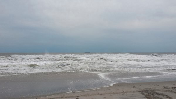 City to keep beaches and pools open through weekend