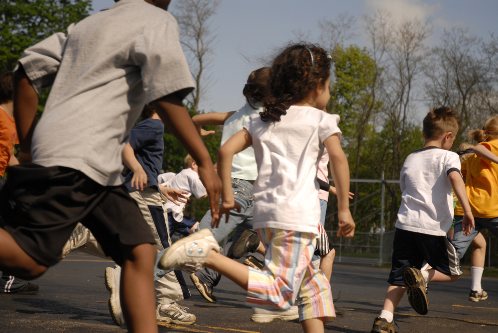 shutterstock_kids running