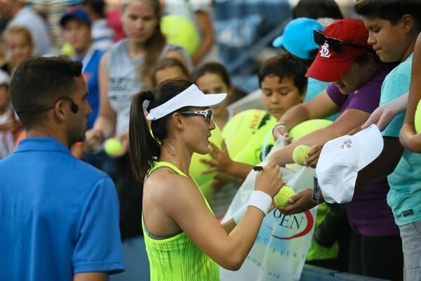 Autograph seekers strike gold by US Open practice courts