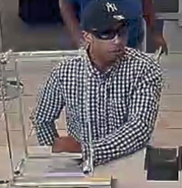 Cops seek suspect in attempted Elmhurst robbery