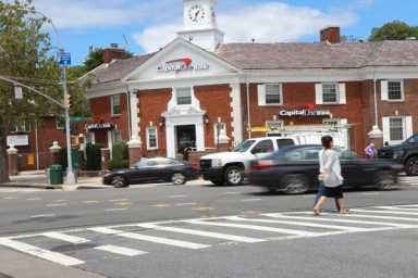 Bell and Northern boulevards to get a left turn signal: DOT