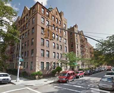 Jamaica man sets apt on fire; 11 families displaced: Red Cross