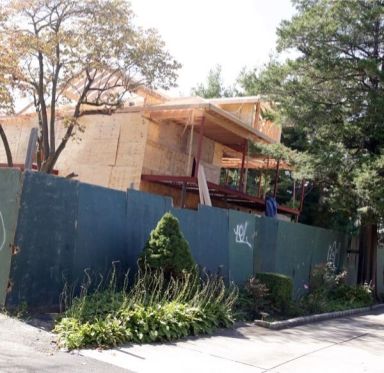 Work continues at Garaufis house as city restores permits