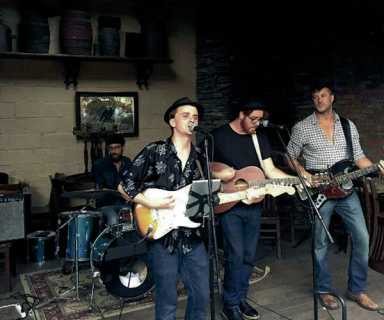 Country music finds a home at LIC Bar