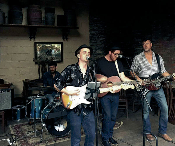 Country music finds a home at LIC Bar