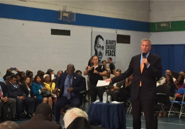 De Blasio discusses homeless during St. Albans town hall