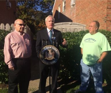 Avella and residents call for sound barrier on Clearview Expressway