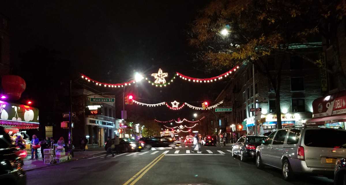 fresh-pond-road-christmas-lights