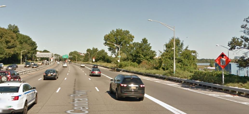 The westbound lanes of the Grand Central Parkway near 68th Avenue in Forest Hills, where Frank Sestak was fatally shot in February 1990.