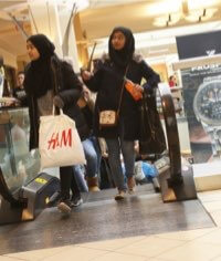 Scenes from a mall: Shoppers head to Queens Center for Black Friday
