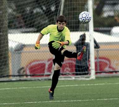 Knights fall to Regis in semifinal matchup
