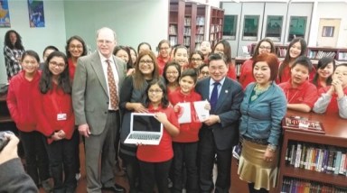 Peter Koo funds new laptops for JHS 189 library