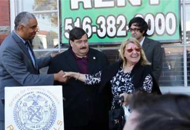 Ozone Park residents oppose homeless center at rowdy meeting