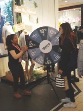 Black Friday shoppers find plenty of discounts at Queens Center mall