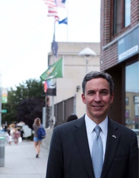 Some Queens voters unfamiliar with Suozzi, Martins in House race