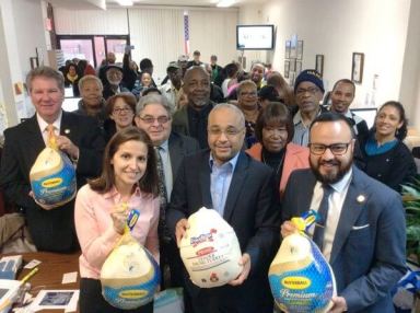 Electeds, Woodside on the Move distribute 1,000 Thanksgiving turkeys