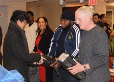 Students bring holiday cheer to Maspeth shelter residents