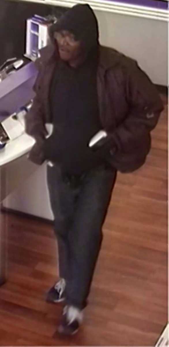 Two armed men rob cell phone stores in Sunnyside, Elmhurst and Corona: NYPD