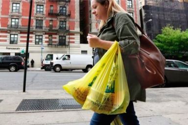 Cuomo backs Assembly to block NYC plastic bag law