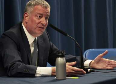CUNY union endorses de Blasio