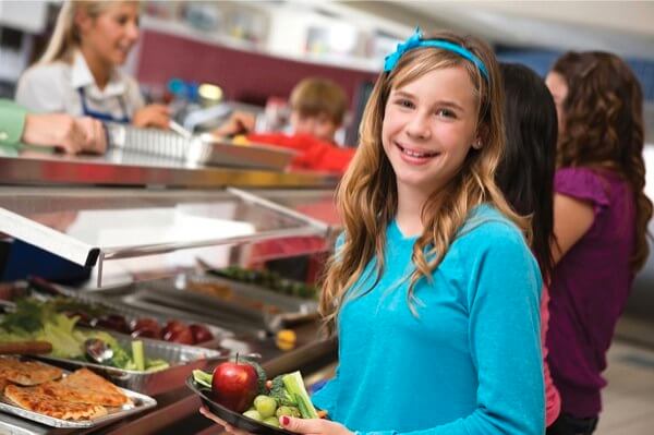 Budget office examines free school lunch expansion cost