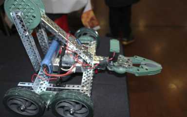 Sanders hosts STEAM forum in Rosedale