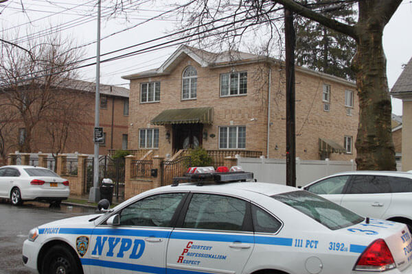 Auburndale homeowners robbed at gunpoint by at least four men: Cops