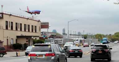 Delta to fly quieter aircraft into LaGuardia