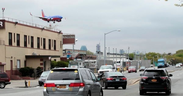 Delta to fly quieter aircraft into LaGuardia