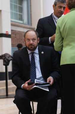Court sides with Lancman over mayor’s attempt to dismiss park lawsuit
