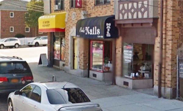 Knife-wielding robbers hold up Bayside nail salon