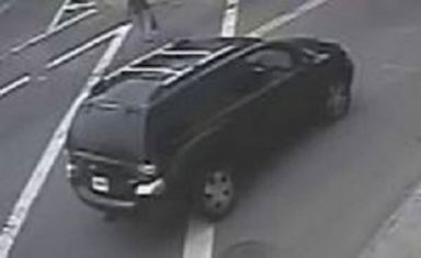 Police search for two suspects in Flushing robbery