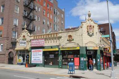 1200px-Childs_Woodside_5937_Queens_Blvd_03