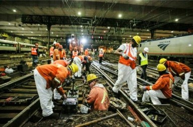 More delays plague LIRR as Amtrak plans Penn Station overhaul