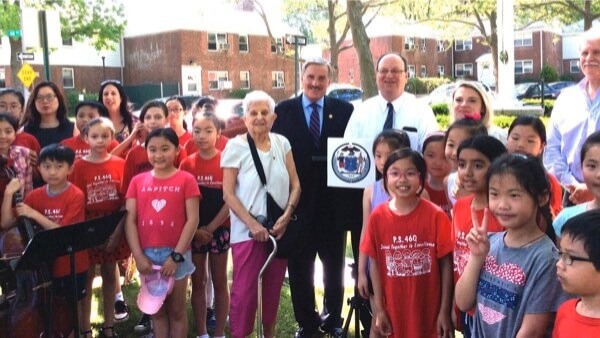 Queens pols honor JFK on 100th birthday in Oakland Gardens