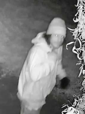 Man steals cash, cell phones and laptops from Jax Hgts electronic store: Cops