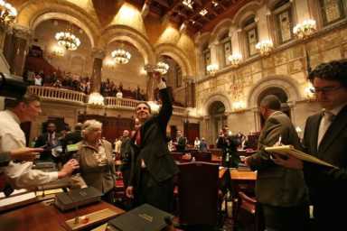State lawmakers grant de Blasio two-year control over city schools