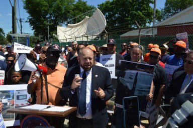 Lancman joins Local 3 union condemning Charter Communications