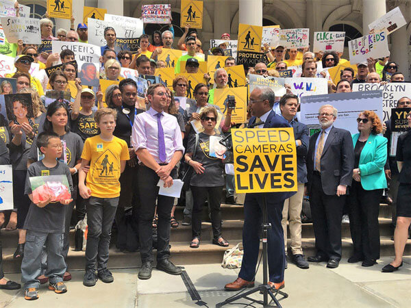 Mayor joins rally to back Peralta’s speed camera bill centered on school zones