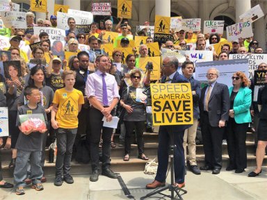 Mayor joins rally to back Peralta’s speed camera bill centered on school zones