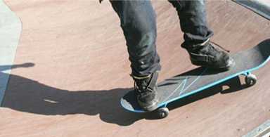 Bayside skateboarder hit and killed by city bus: NYPD