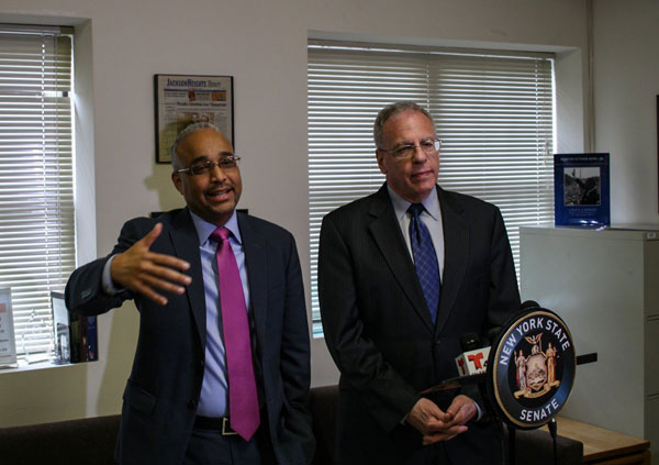 Electeds urge Cuomo to sign bill addressing lead paint on No. 7 train