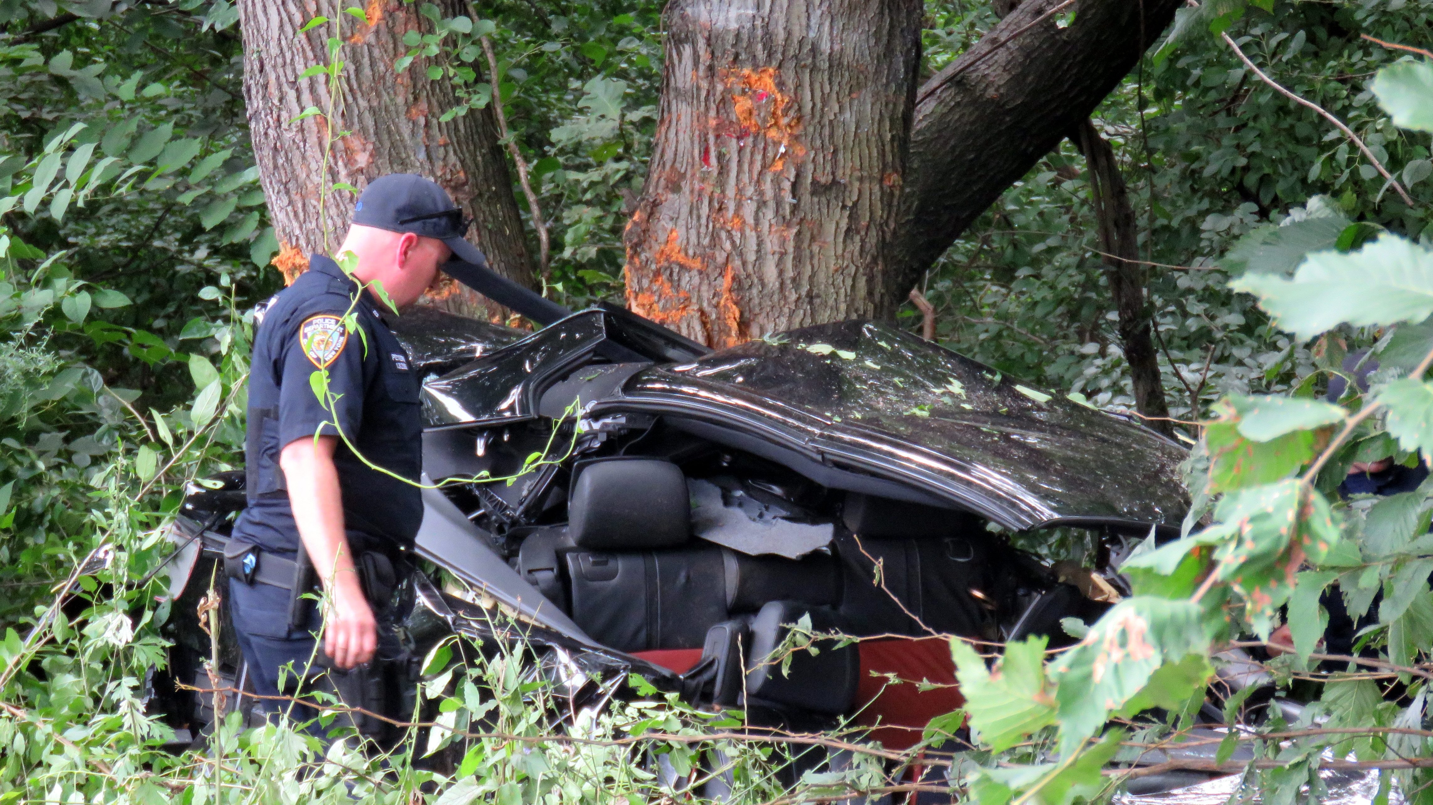 UPDATE: Driver dies of injuries after his car smashes into a tree